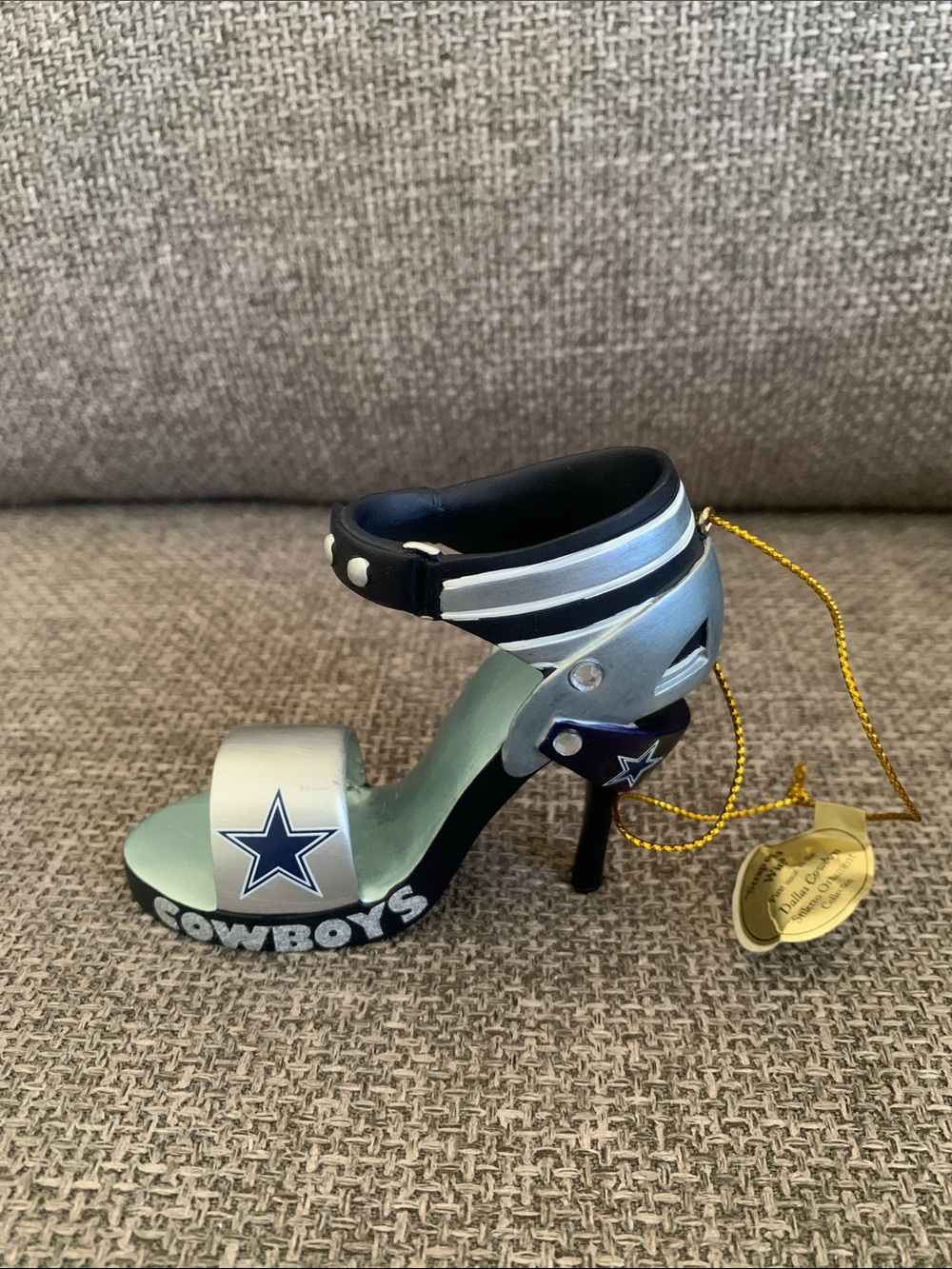 Dallas Cowboys Stiletto Shoe Ornament NFL “Strap On A Win” Bradford Exchange